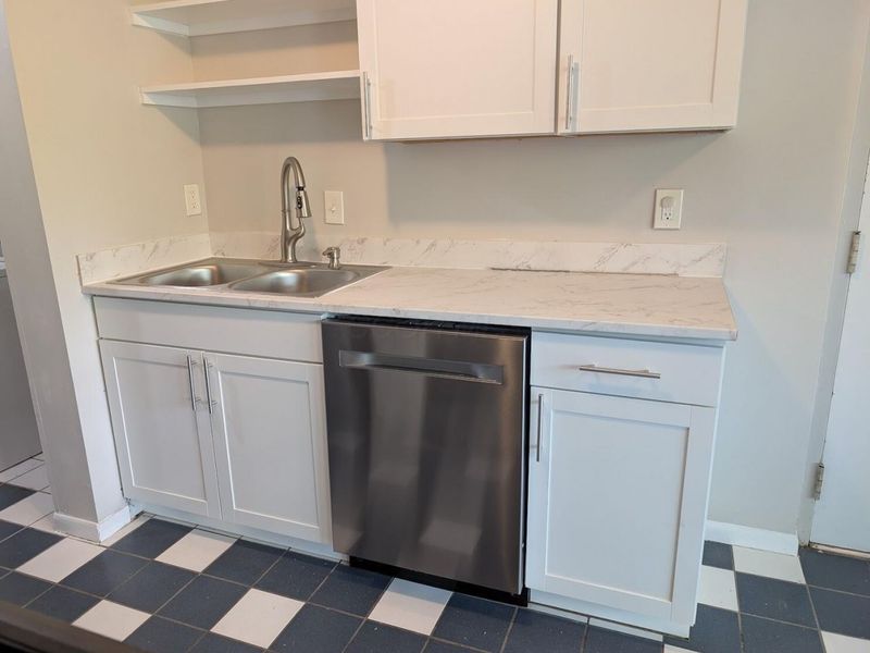 2440 Burgandy Lane , Unit B, Columbus, OH 43232 Photo 8