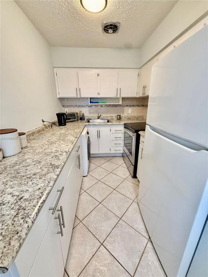 800 SW 11th Ave , Unit 19A, Hallandale Beach, FL 33009 Photo