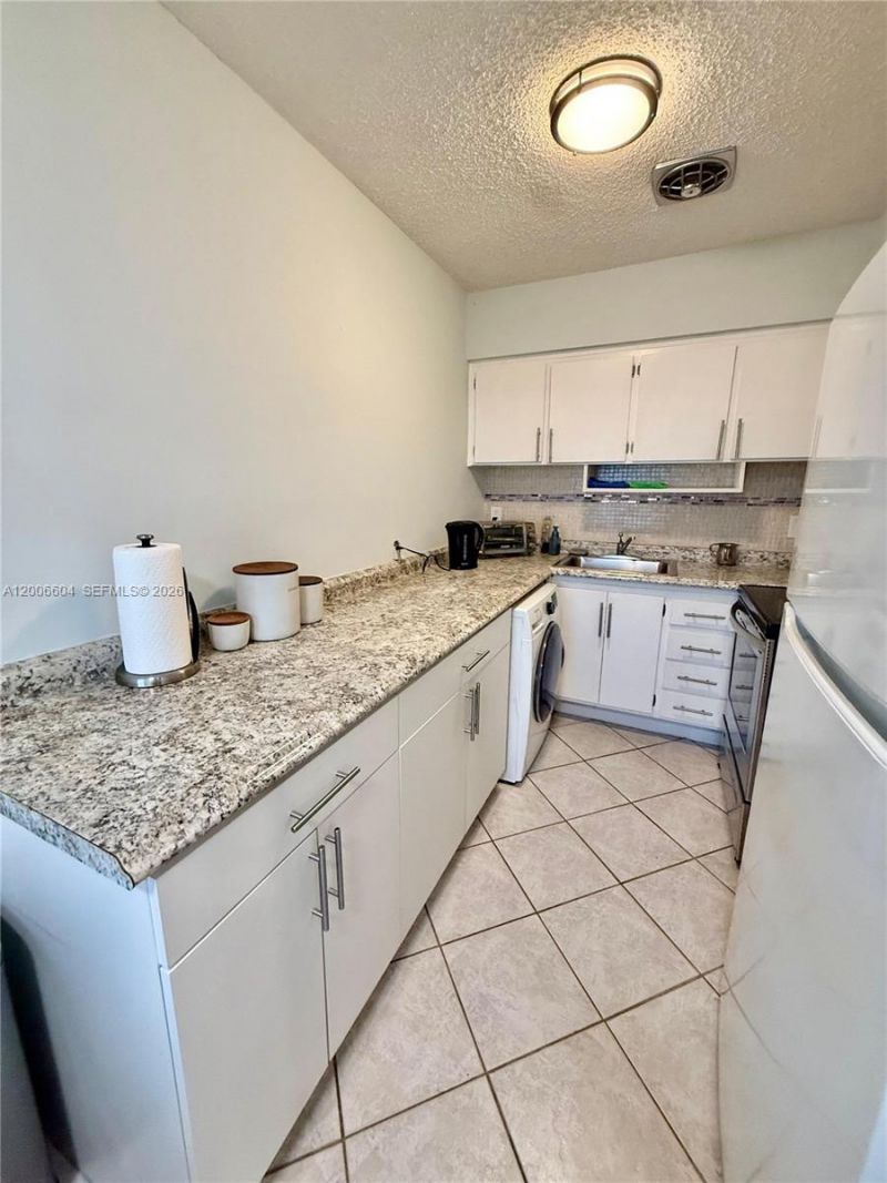 800 SW 11th Ave , Unit 19A, Hallandale Beach, FL 33009 Photo