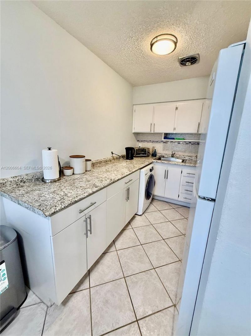 800 SW 11th Ave , Unit 19A, Hallandale Beach, FL 33009 Photo