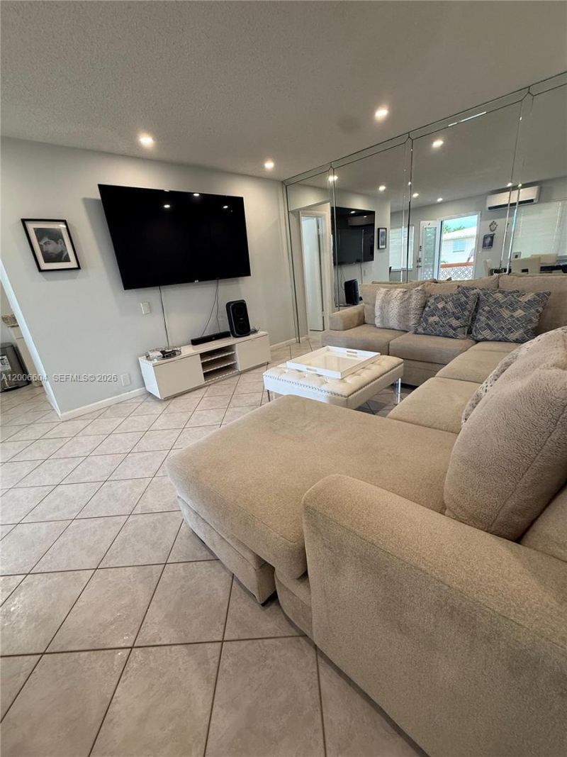 800 SW 11th Ave , Unit 19A, Hallandale Beach, FL 33009 Photo