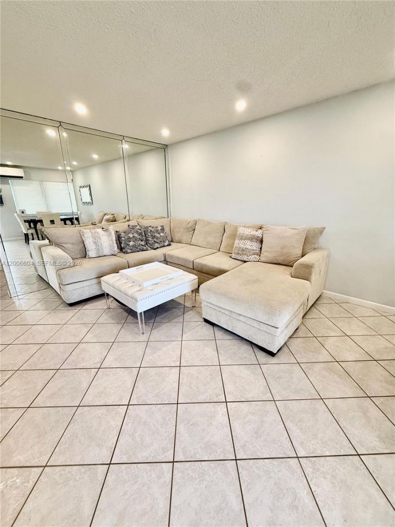 800 SW 11th Ave , Unit 19A, Hallandale Beach, FL 33009 Photo