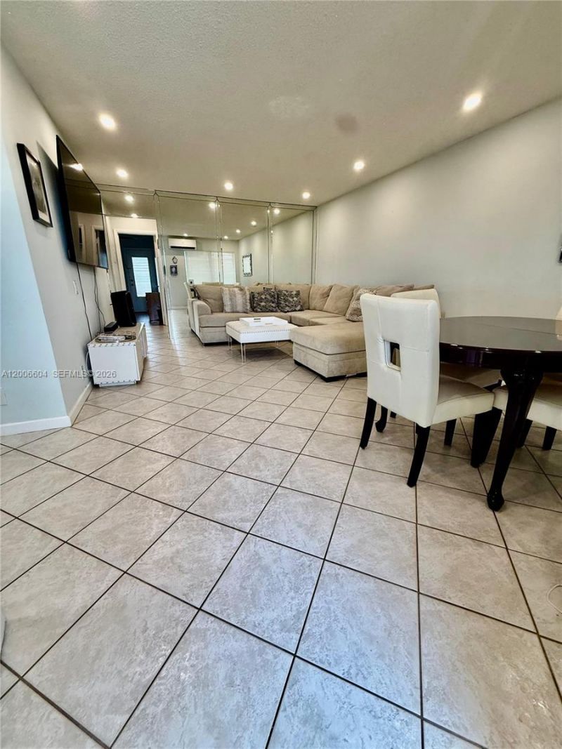 800 SW 11th Ave , Unit 19A, Hallandale Beach, FL 33009 Photo