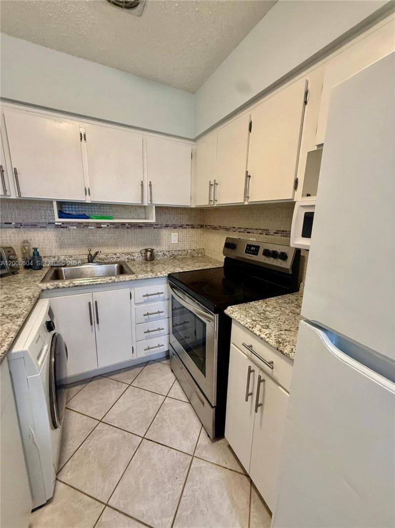 800 SW 11th Ave , Unit 19A, Hallandale Beach, FL 33009 Photo