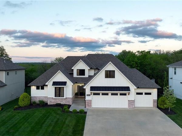 2021 NE Bluestone Drive, Lee's Summit, MO 64064