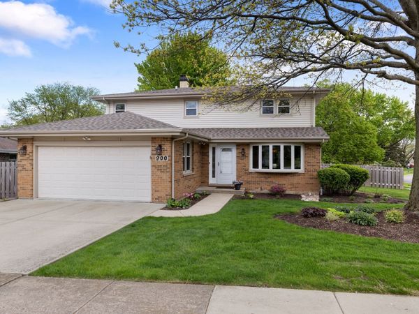 900 Dearborn Circle , Carol Stream, IL 60188