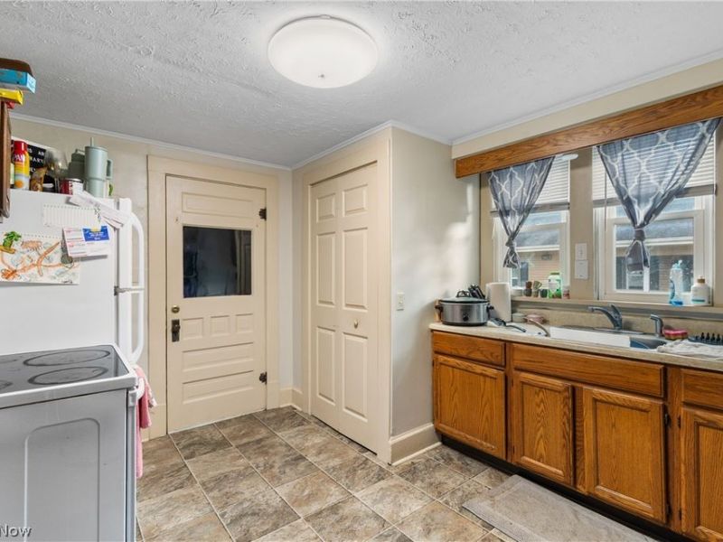 2372 S Union Avenue, Alliance, OH 44601 Photo 5