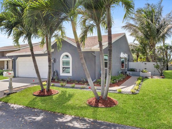 1 Hawthorne Lane, Boynton Beach, FL 33426
