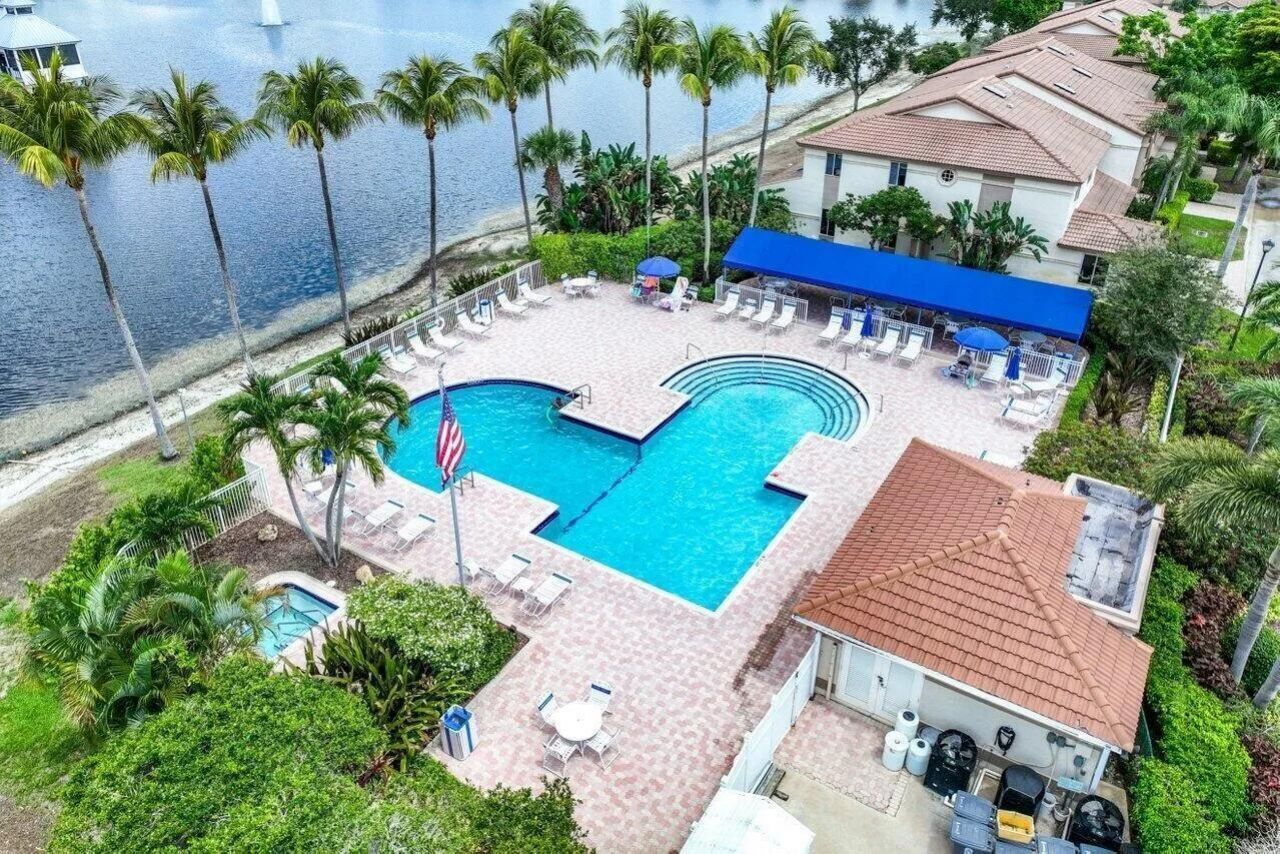6698 Via Regina, Unit 2, Boca Raton, FL 33433 Photo