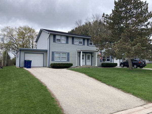 213 Summit DRIVE, Unit 215, Fredonia, WI 53021