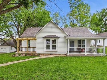 328 E Main Street, Smithville, MO 64089