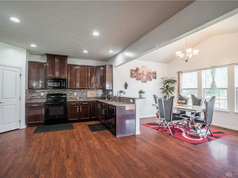 512 Reading Road, Dayton, OH 45404 Photo 9