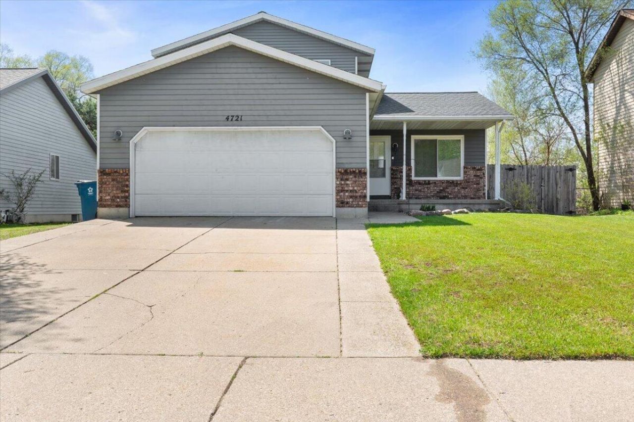 4721 Southstone Drive Se, Grand Rapids, MI 49548 Main Photo