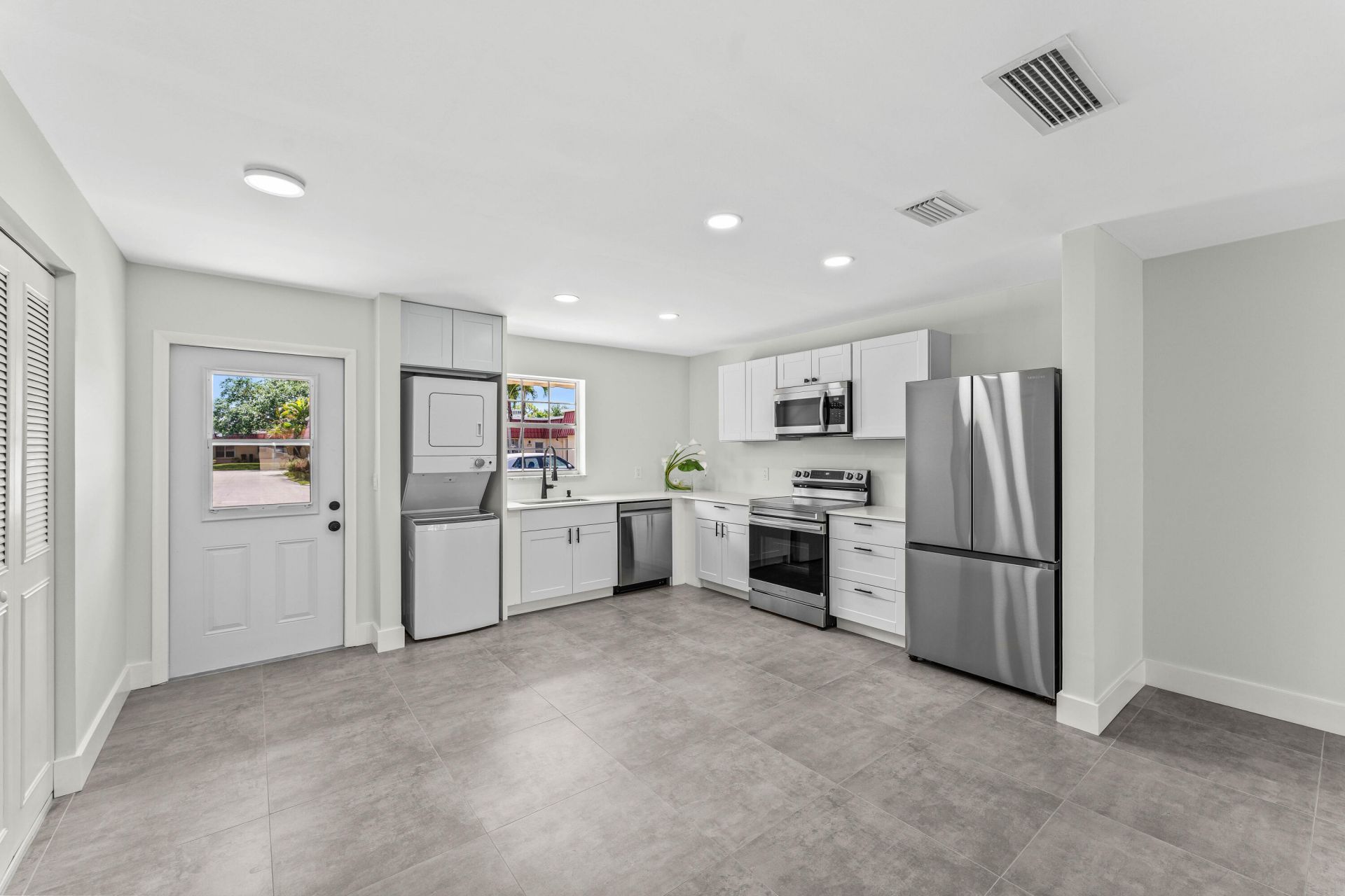 711 Laconia Circle, Unit B, Greenacres, FL 33467 Photo