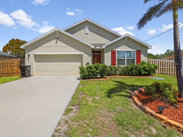 1017 SW Kant Avenue, Port St. Lucie, FL 34953