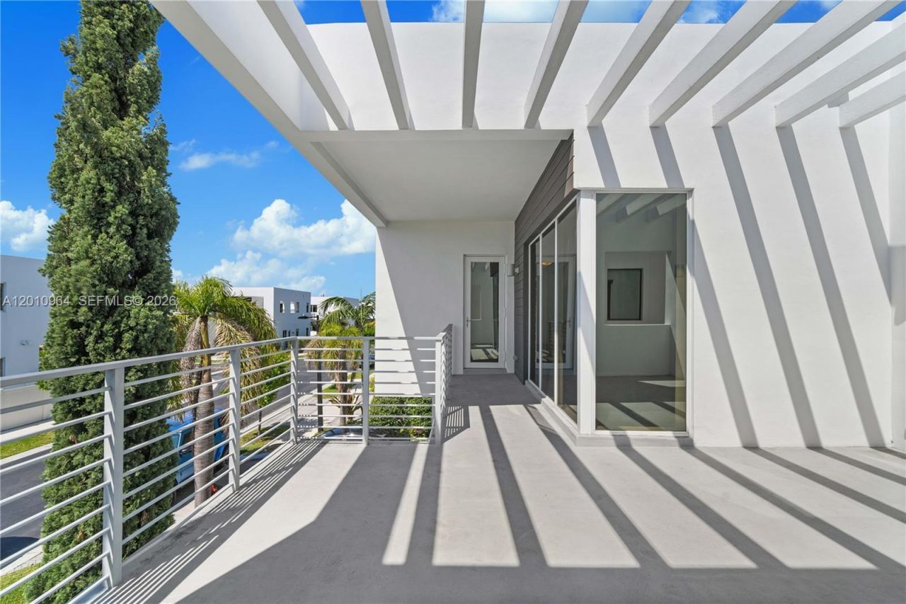9915 NW 75th St, Unit 9915, Doral, FL 33178 Photo