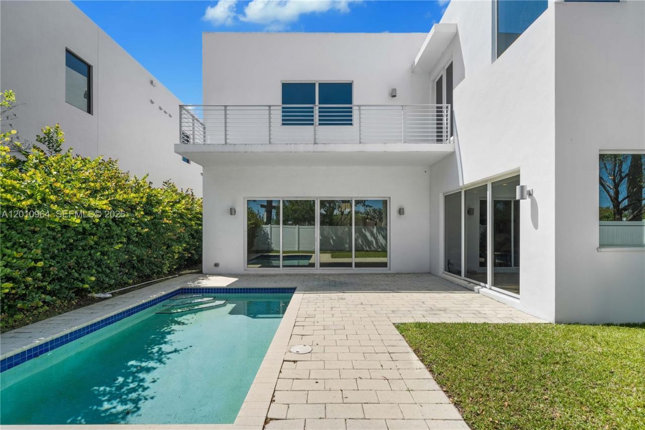 9915 NW 75th St, Unit 9915, Doral, FL 33178 Photo
