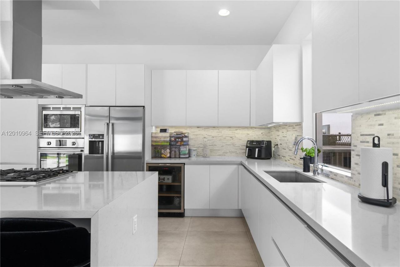 9915 NW 75th St, Unit 9915, Doral, FL 33178 Photo