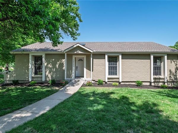 10595 Bradshaw Street, Lenexa, KS 66215