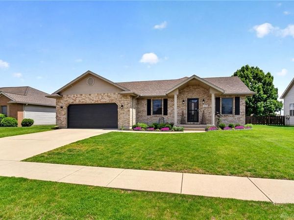 412 Clover Hill Drive, Tipp City, OH 45371
