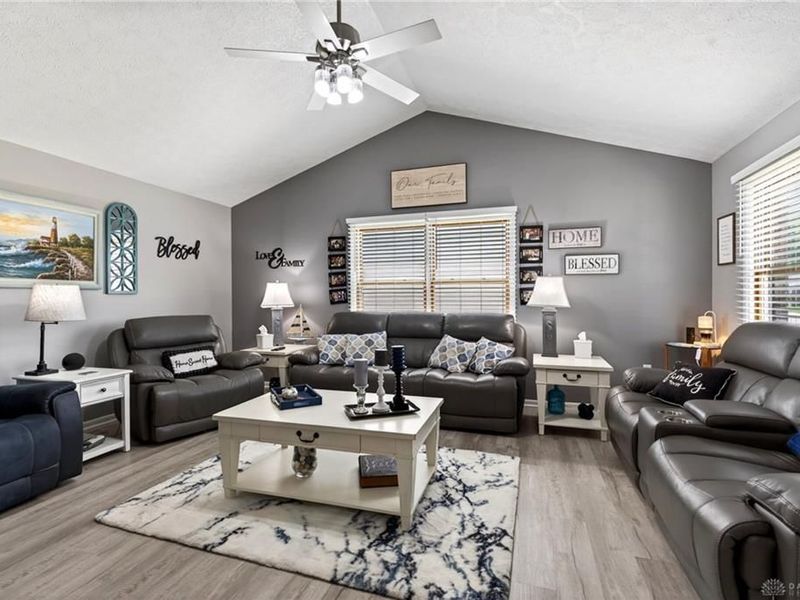 412 Clover Hill Drive, Tipp City, OH 45371 Photo 12