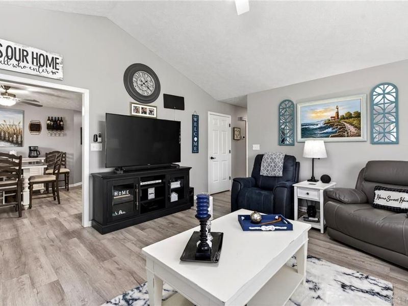412 Clover Hill Drive, Tipp City, OH 45371 Photo 14