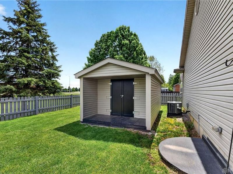 412 Clover Hill Drive, Tipp City, OH 45371 Photo 35