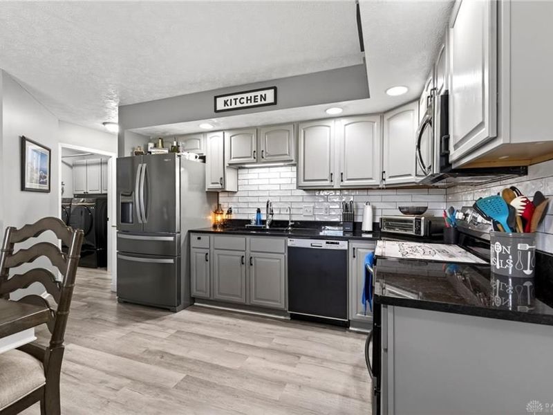 412 Clover Hill Drive, Tipp City, OH 45371 Photo 7