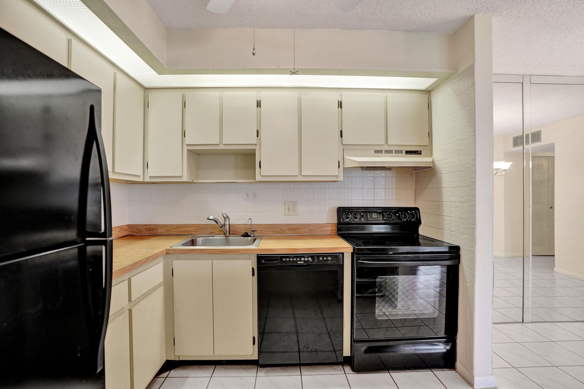 9758 N Belfort Circle, Unit 110, Tamarac, FL 33321 Photo