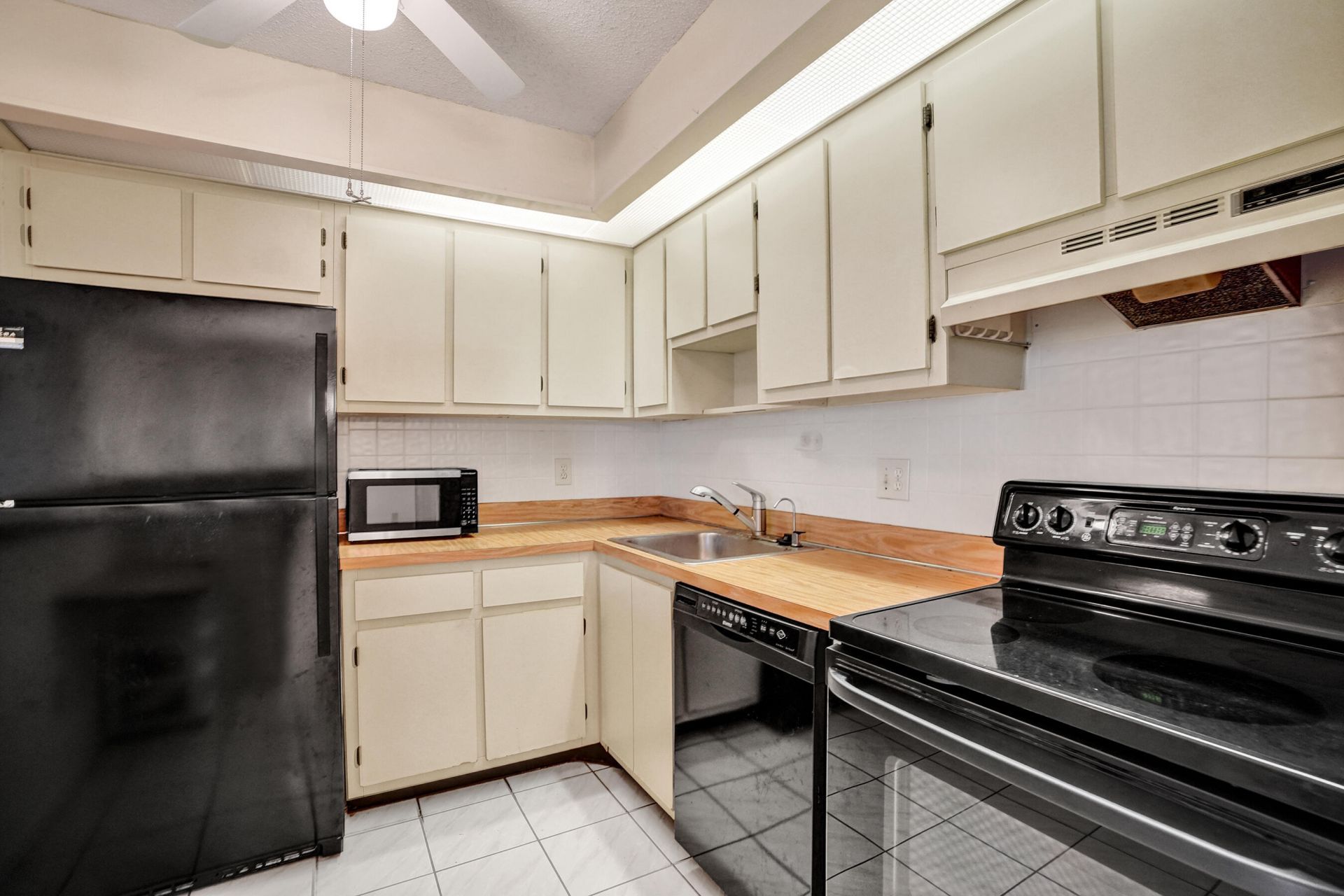 9758 N Belfort Circle, Unit 110, Tamarac, FL 33321 Photo