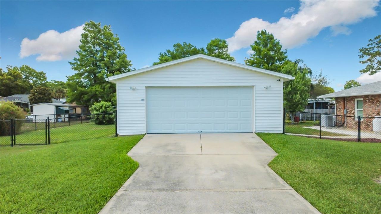 12547 Pine Island Drive, Leesburg, FL 34788 Photo