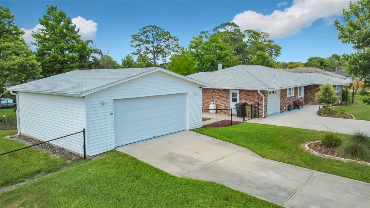 12547 Pine Island Drive, Leesburg, FL 34788 Photo