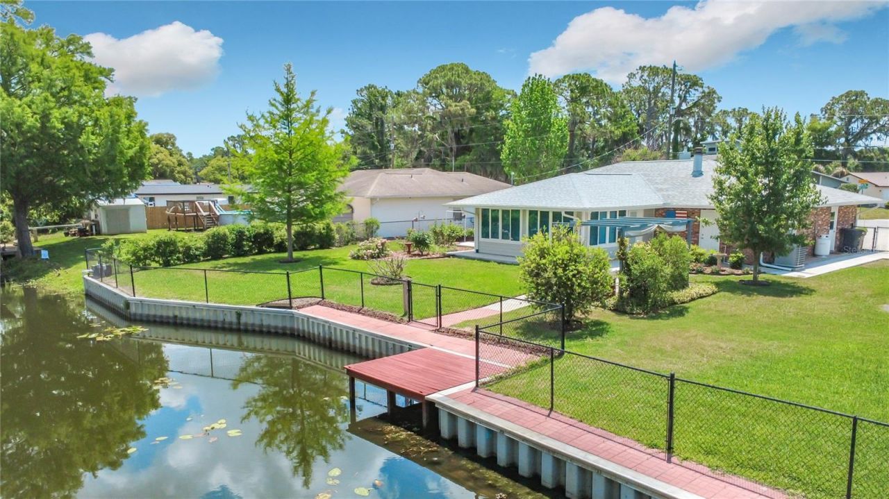 12547 Pine Island Drive, Leesburg, FL 34788 Photo