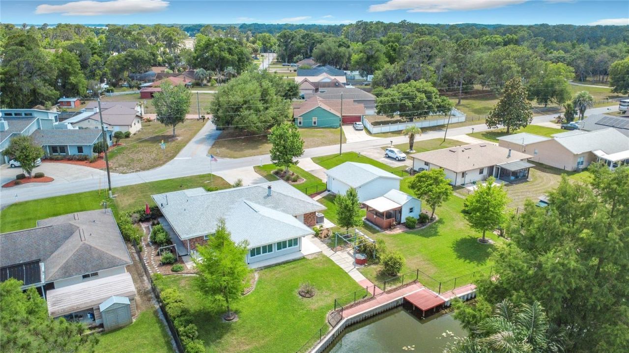 12547 Pine Island Drive, Leesburg, FL 34788 Photo