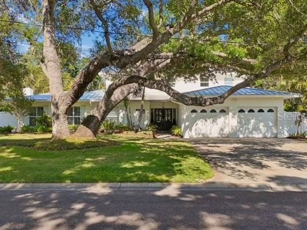 3301 MAPLE STREET NE, ST PETERSBURG, FL 33704