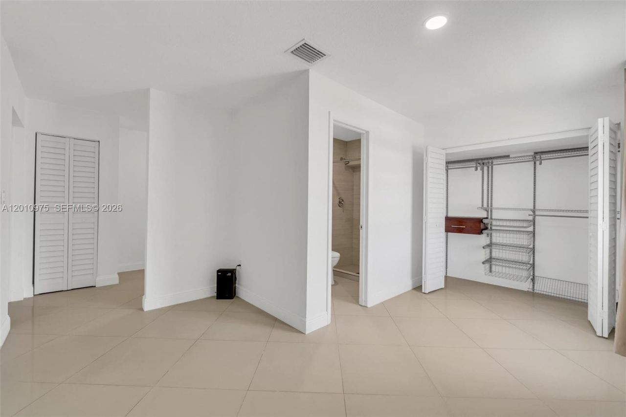 14813 SW 171st Ter , Unit efficiency, Miami, FL 33187 Photo