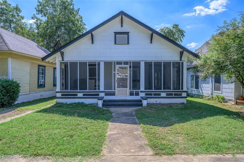 708 W Texas Street, Denison, TX 75020 Main Photo