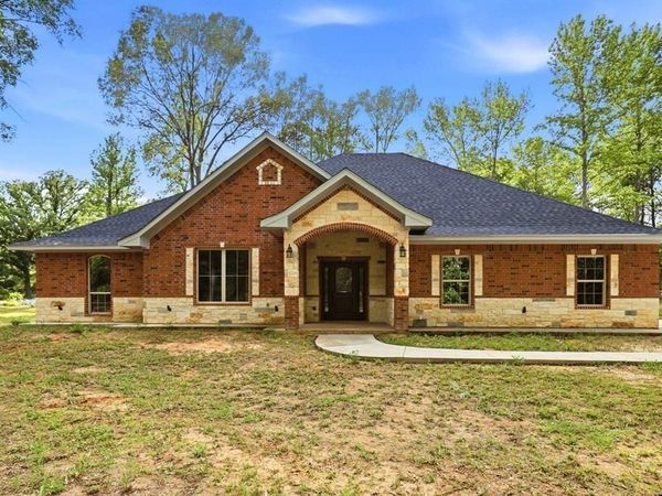 437 County Road 1660 , Mount Pleasant, TX 75455