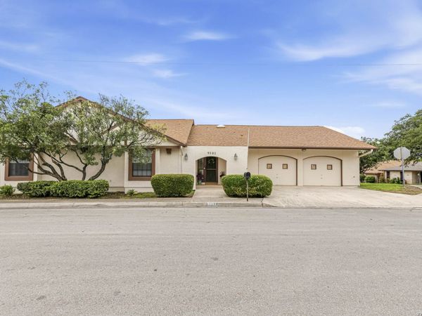 9301 Windboro Dr, Windcrest, TX 78239