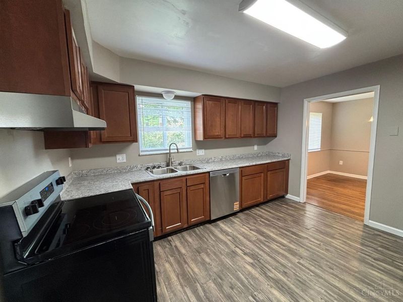10915 Fernhill Drive, Sharonville, OH 45241 Photo 6