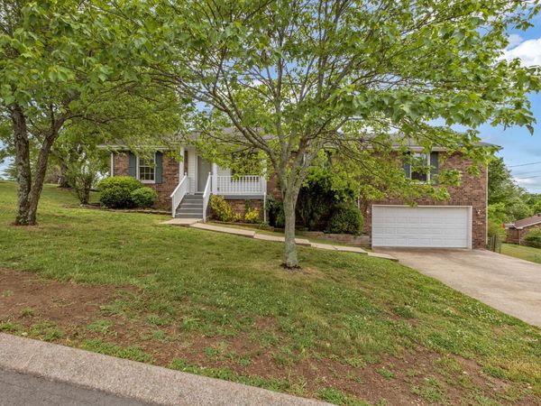 101 Forest Meadows Dr , Hendersonville, TN 37075