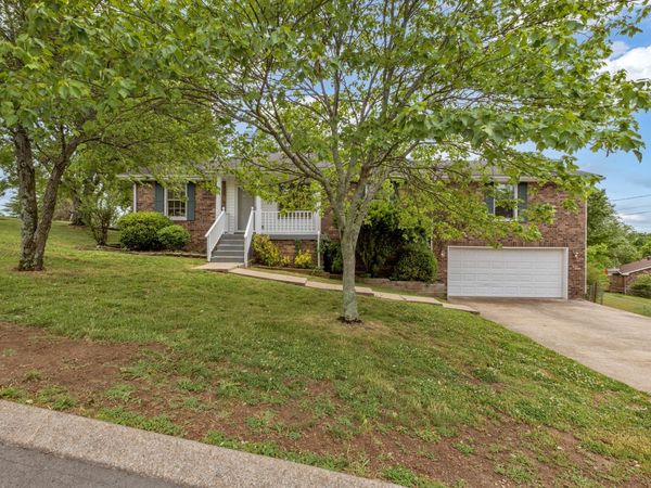 101 Forest Meadows Dr , Hendersonville, TN 37075