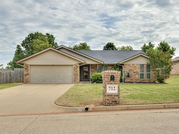 712 N Edgewood Terrace, Mustang, OK 73064