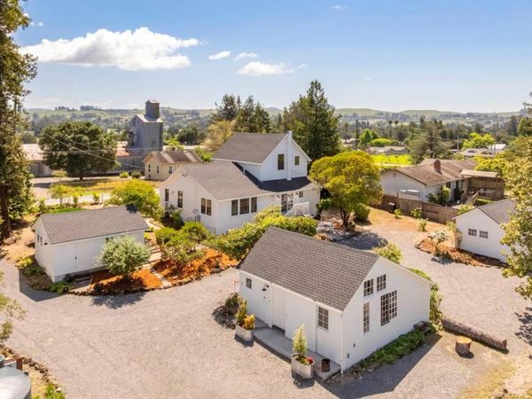 2212 Magnolia Avenue, Petaluma, CA 94952