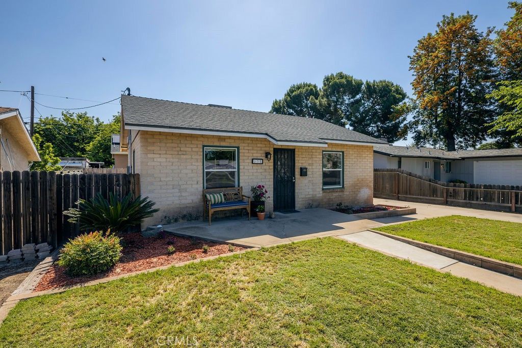 335 Oxford Ave, Clovis, CA 93612 Main Photo