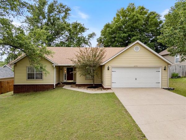 2793 N Raintree Drive , Fayetteville, AR 72703