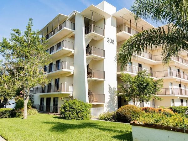 208 LAKE HOWARD DRIVE NW, Unit 104, WINTER HAVEN, FL 33880