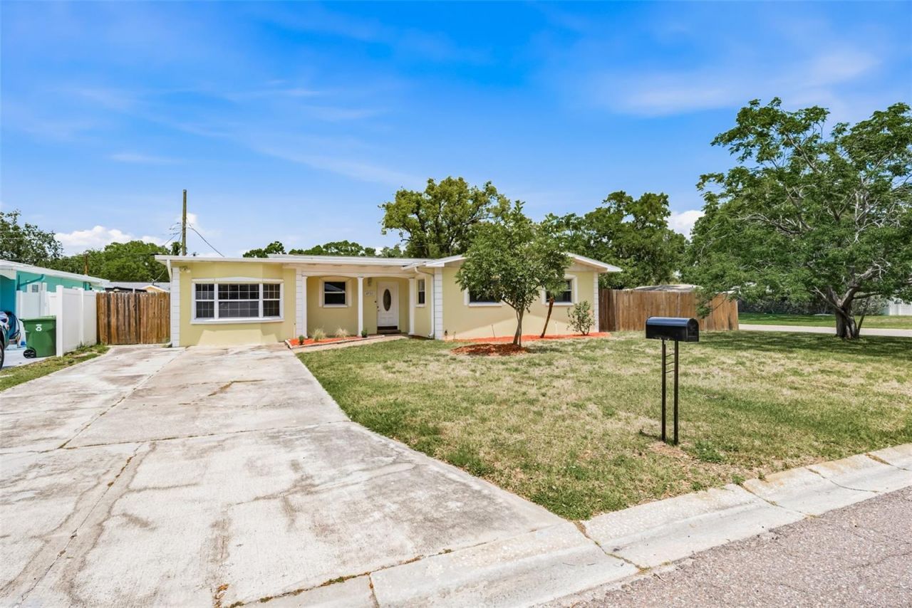4711 W Beaumont Street, Tampa, FL 33611 Main Photo