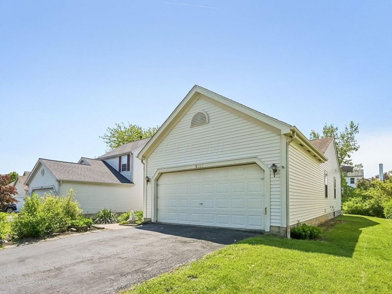 5697 Silver Spurs Lane, Galloway, OH 43119 Photo 2