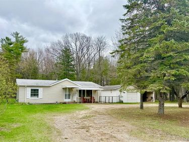 1851 S Loxley Road, Roscommon Twp, MI 48629